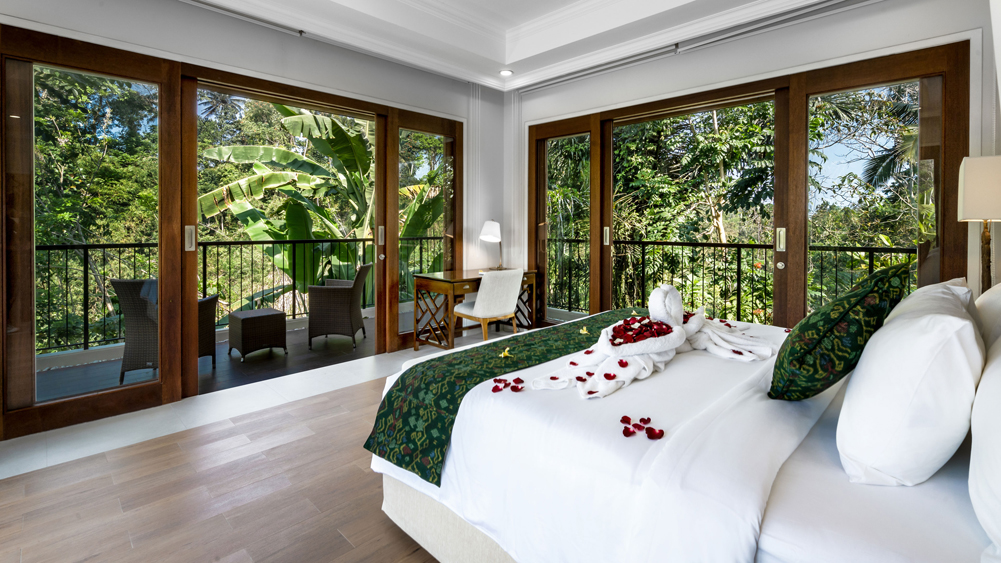 Pala Ubud - Villa Seraya B - Restful master bedroom enclosed by nature